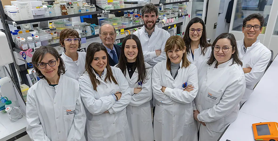 Foto del Grupo de evasión tumoral y nuevas dianas del Cima en uno de los laboratorios del Cima Universidad de Navarra