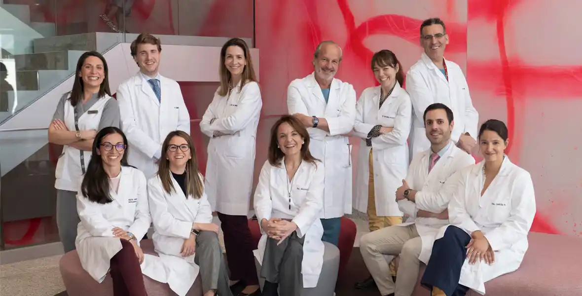 Imagen de los especialistas del Área de Obesidad de la  Clínica Universidad de Navarra en su sede de Madrid.