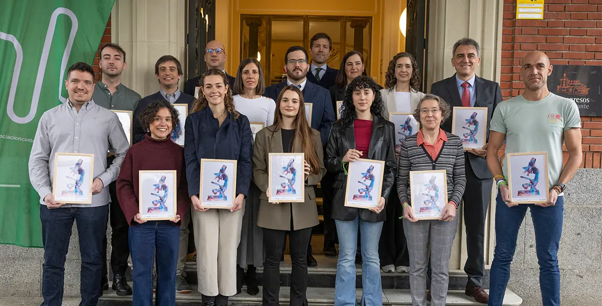 Foto del grupo de investigadores del CCUN en la entrega de ayudas de la AECC celebrada en el Colegio de Médicos de Pamplona