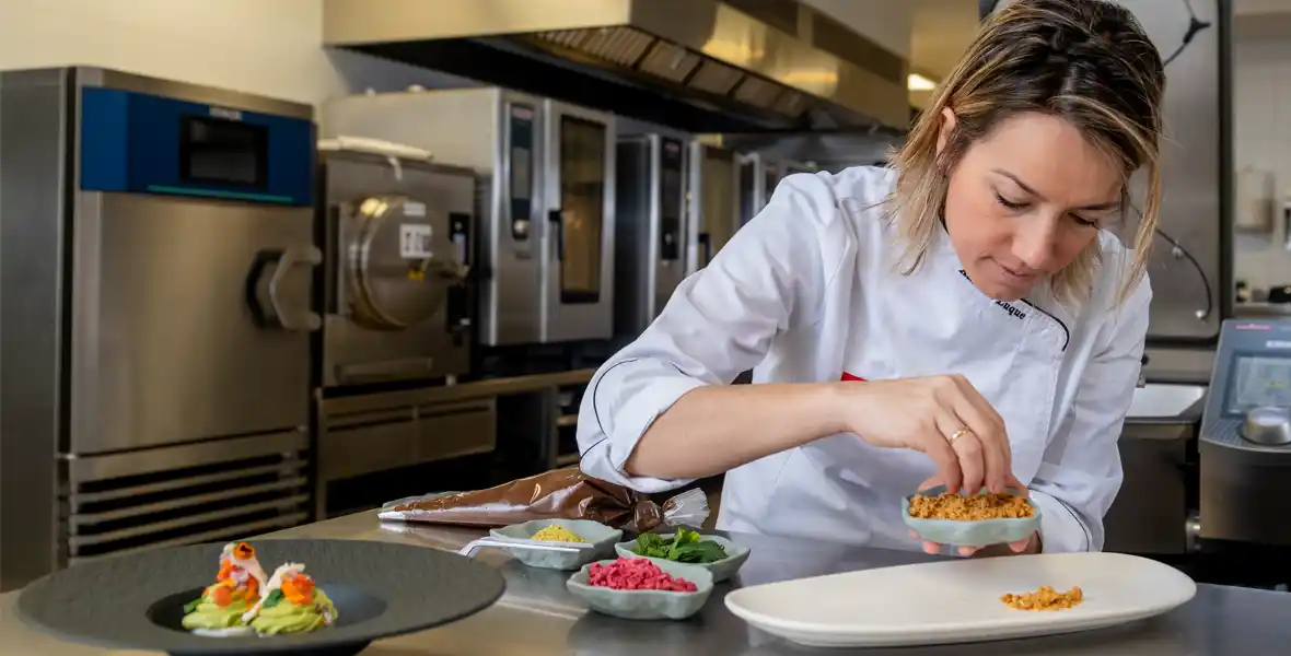 Imagen de Xandra Luque, chef de la Clínica Universidad de Navarra en Madrid, que presenta su libro 'Recetas con pulso'.