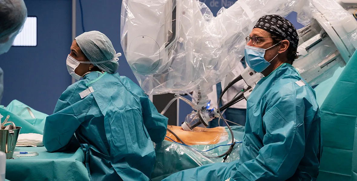 Imagen del nuevo robot DaVinci Single Port para realización de cirugía robótica menos invasiva para el paciente. Clínica Universidad de Navarra