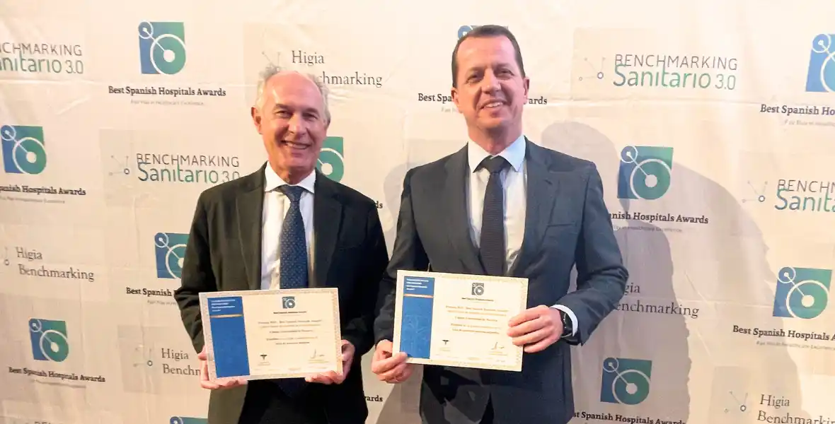 Premios Best Spanish Hospitals Imagen del Dr. Nicolás García, director médico de la Clínica Universidad de Navarra, y Pedro Villarino, director de Operaciones de la sede de Madrid de la Clínica.