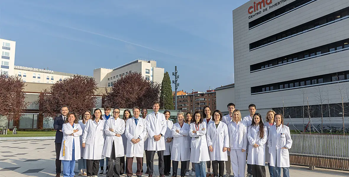 Foto de especialistas, enfermeras, investigadores y profesionales del CCUN que han participado en el desarrollo del ensayo de virus oncolíticos frente a tumores cerebrales. 