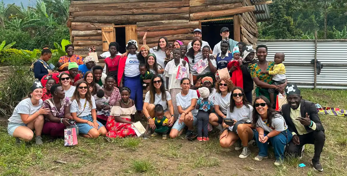 Imagen de uno de los proyectos de voluntariado de profesionales de la Clínica Universidad de Navarra en África.