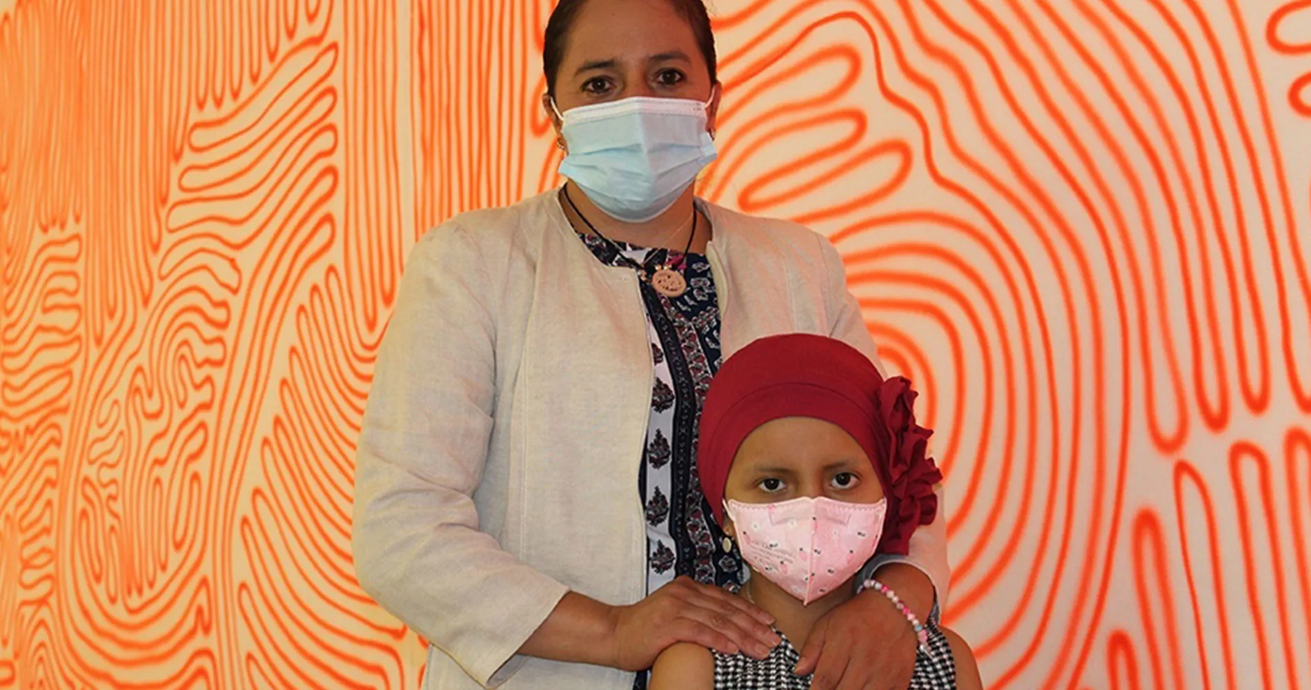 Aida y Karen, pacientes de la Unidad de Protonterapia Imagen de madre e hija de Ecuador que acudieron para tratarse con protonterapia. Clínica Universidad de Navarra