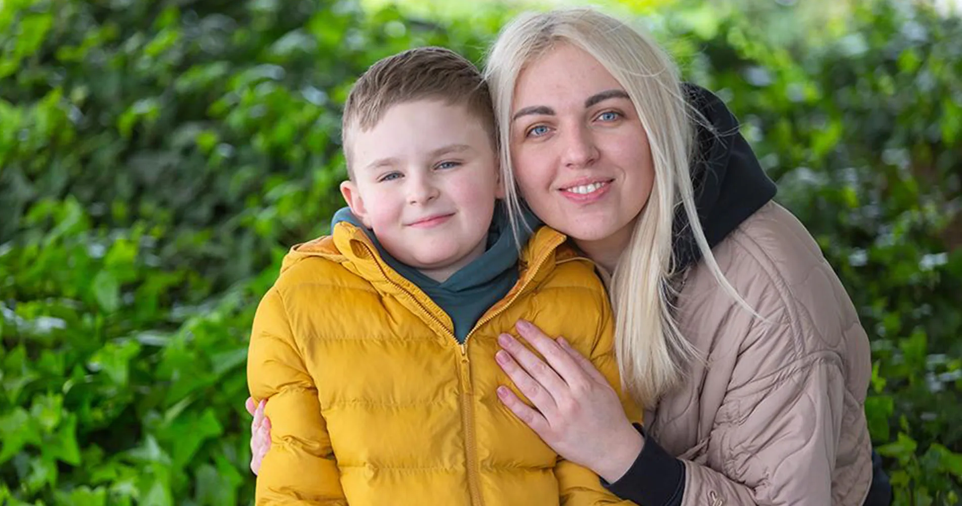 Familia de Kostya. Pacientes de la Clínica Universidad de Navarra Imagen Yulia y su hijo Kostya, pacientes de Ucrania que han viajado hasta la Clínica Universidad de Navarra.