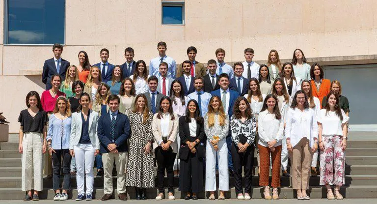 Bienvenida nuevos residentes 2022. Clínica Universidad de Navarra Imagen de grupo de los nuevos residentes que se incorporan en 2022 a la Clínica Universidad de Navarra.