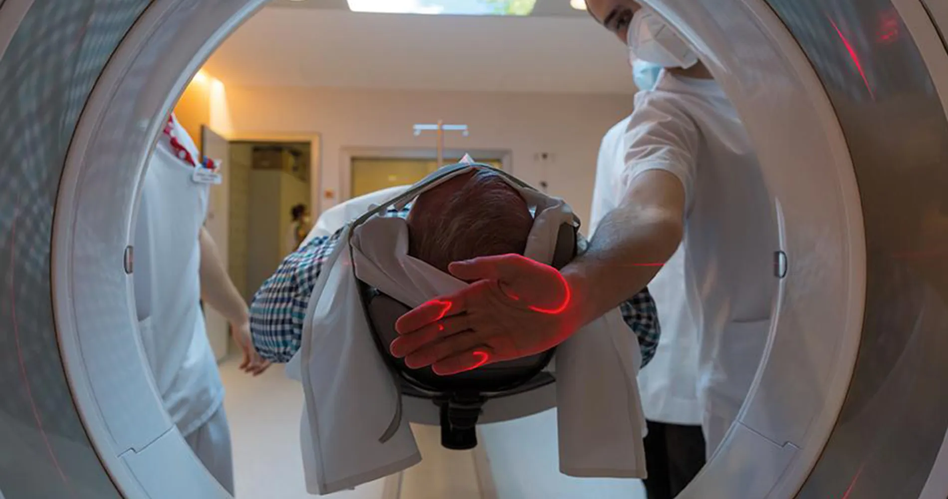 Equipo multimodal de PET y TAC. Tecnología CUN Imagen del equipo que combina el PET y TAC para mejorar la detección del cáncer. Clínica Universidad de Navarra