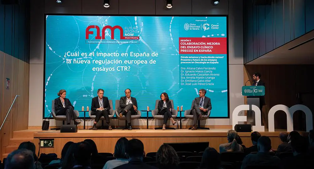 Foto de médicos e investigadores en una jornada dedicada a los ensayos precoces Foto de médicos e investigadores en una jornada dedicada a los ensayos precoces en una jornada organicada por el CCUN y celebrada en Madrid.