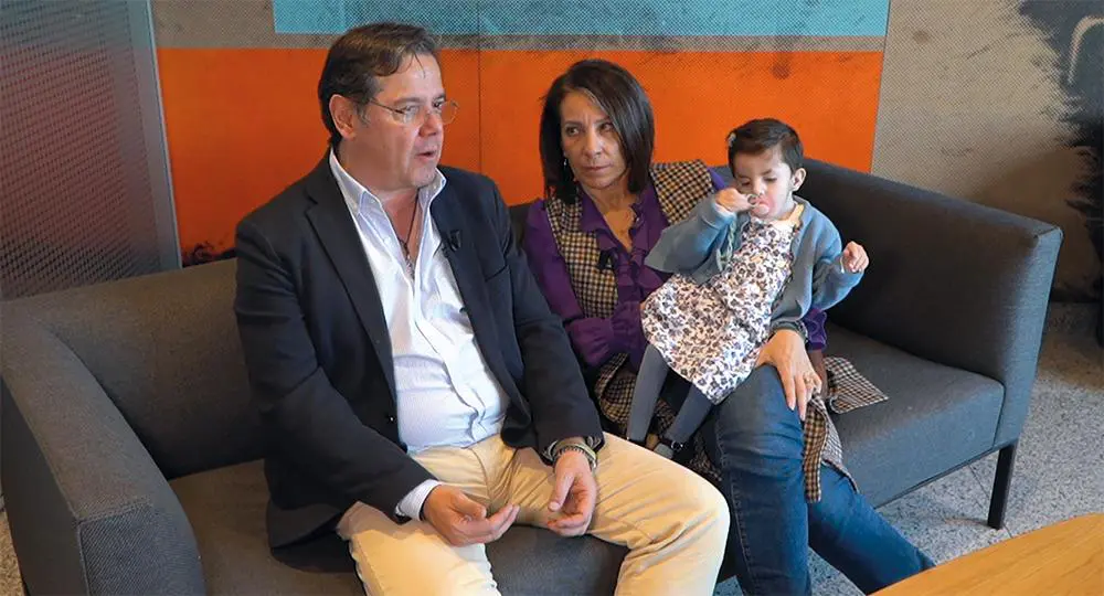 Foto de Sonsoles y Antonio con su hija Luz Foto de Sonsoles y Antonio con su hija Luz, paciente de la Clínica con Síndrome de Edwards.
