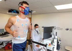 Reconocimiento médico. David García. Osasuna. CUN Imagen de David García, jugador de Osasuna, realizando pruebas médicas en la Clínica Universidad de Navarra