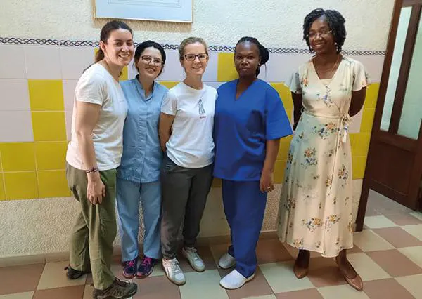 Matronas en el Congo. Clínica Universidad de Navarra Imagen de un grupo de matronas de la Clínica Universidad de Navarra que han ayudado en el Congo.