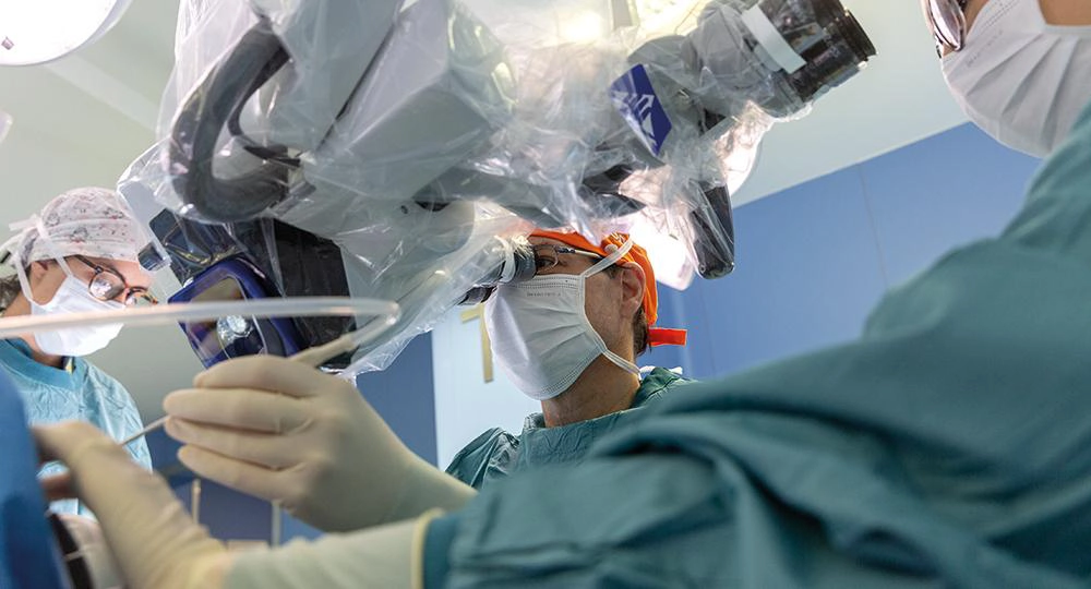 bejarano-brainpath En la Clínica, el Dr. Bejarano ha realizado ya tres cirugías con el sistema Nico BrainPath.