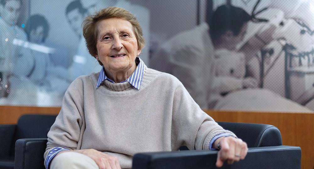 maria-luisa-recuerdos María Luisa es hija de Laurita Busca y el Dr. Eduardo Ortiz de Landázuri, ambos en proceso de canonización. Ahora que los restos de sus padres van a ser trasladados a la Clínica, se sumerge en sus recuerdos y nos acerca a ellos desde la perspectiva que solo un hijo puede dar.