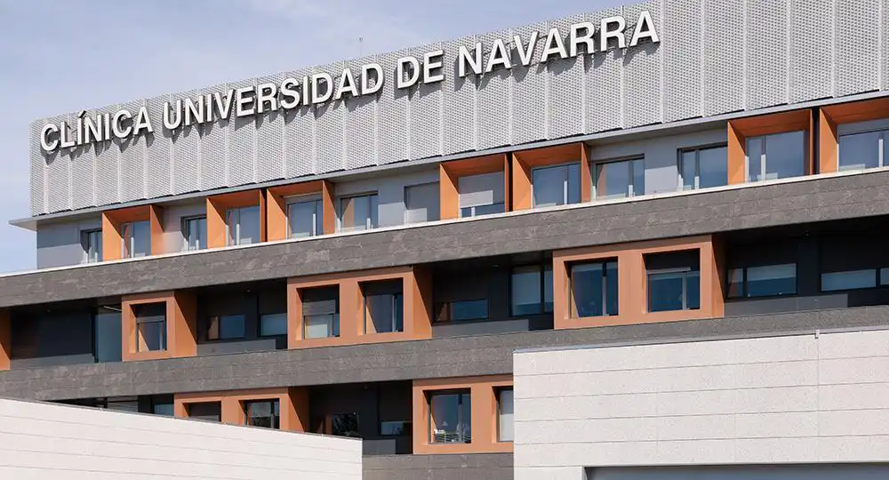 Fachada tercera planta hospitalización Clínica Universidad de Navarra Imagen de la sede de Madrid de la Clínica Universidad de Navarra que muestra la puesta en marcha de la tercera planta de hospitalización.